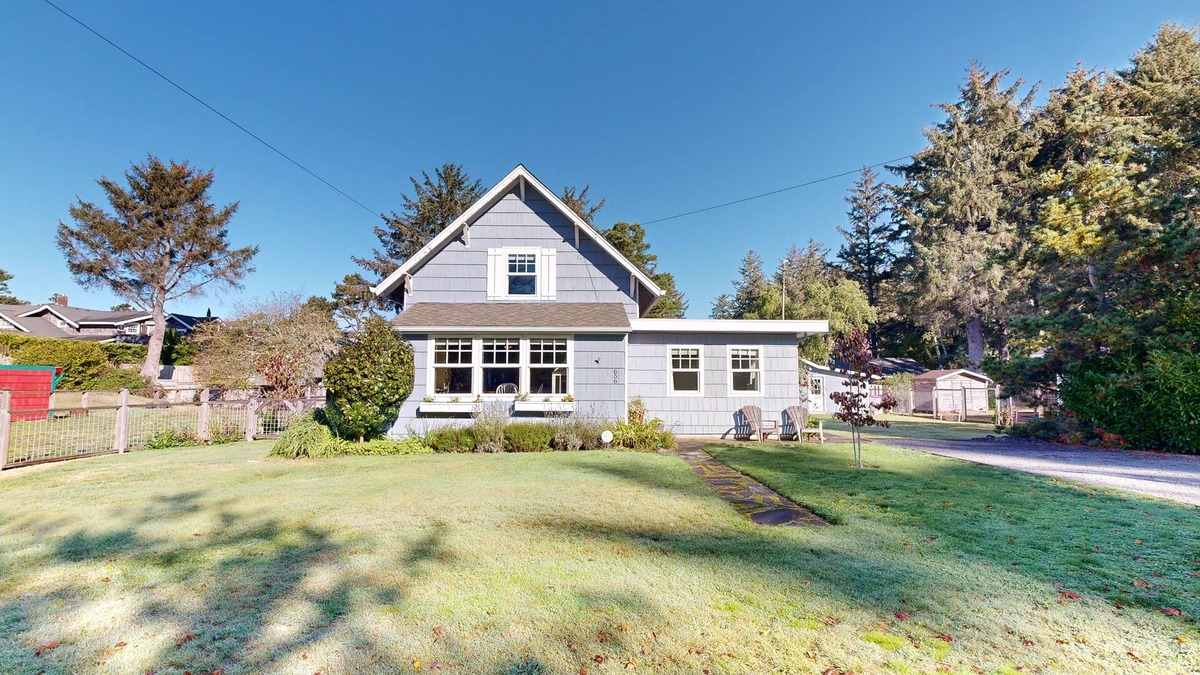 Gearhart Cottage | Beautiful, dog-friendly cottage with large yard - just a few blocks to the beach