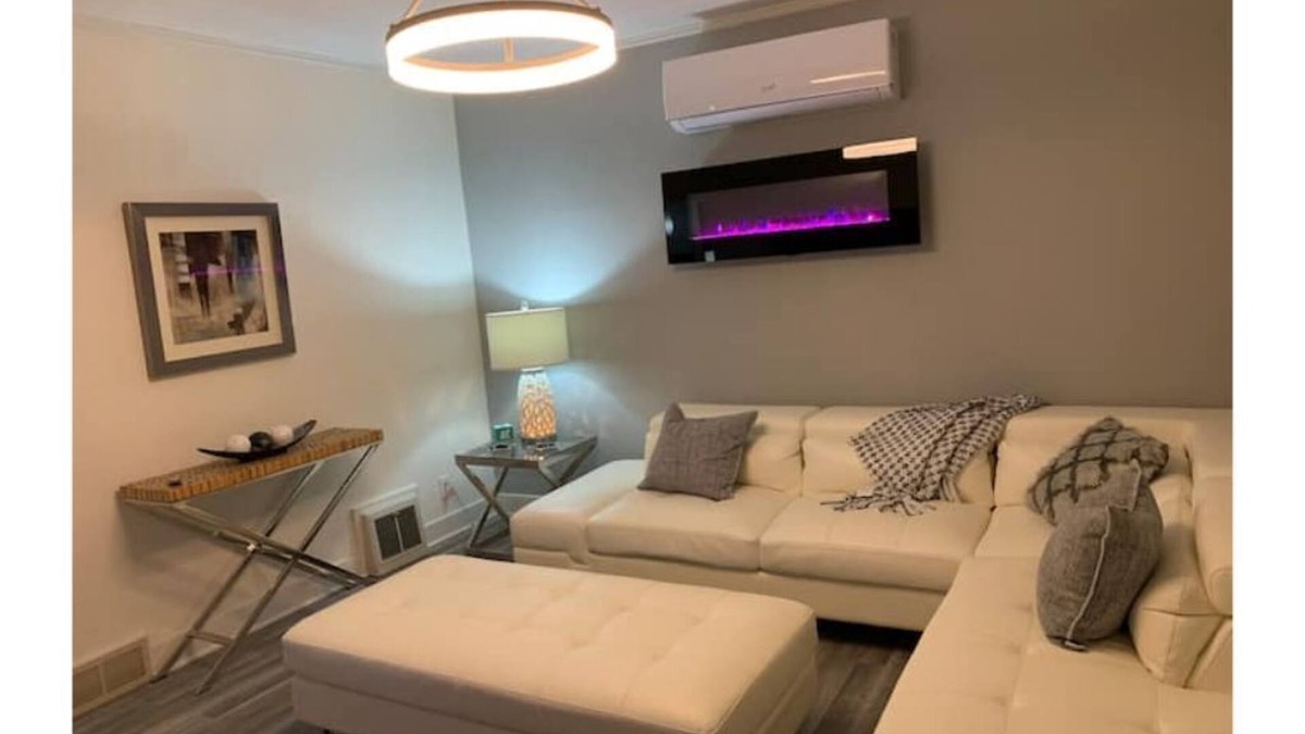 Manitowoc House | Beautiful downstairs unit.