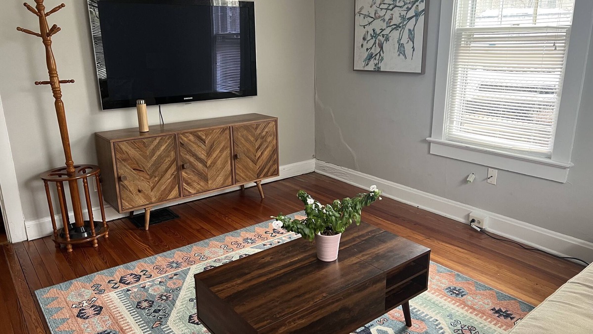 Downtown Apartment | Beautiful Downtown Hideaway