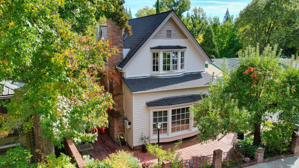 Nevada City House | Beautiful Downtown Home
