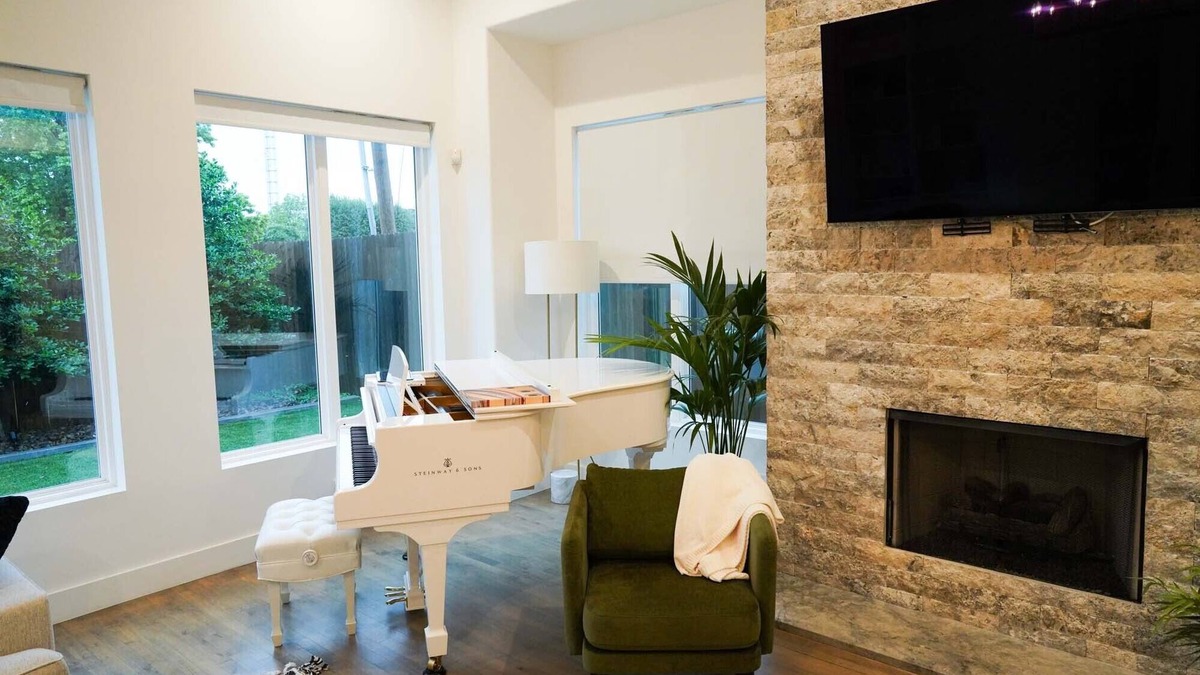 Tulsa House | Beautiful Dream of a home in Brookside Tulsa w/Hot tub