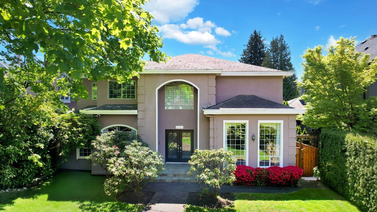 Dunbar House | Beautiful Dunbar 3600 sq ft Home : Perfect Location, Three King Beds, large Yard