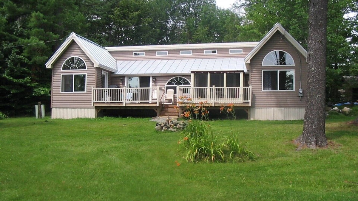Embden Cottage | Beautiful Embden Single Level Lakehouse