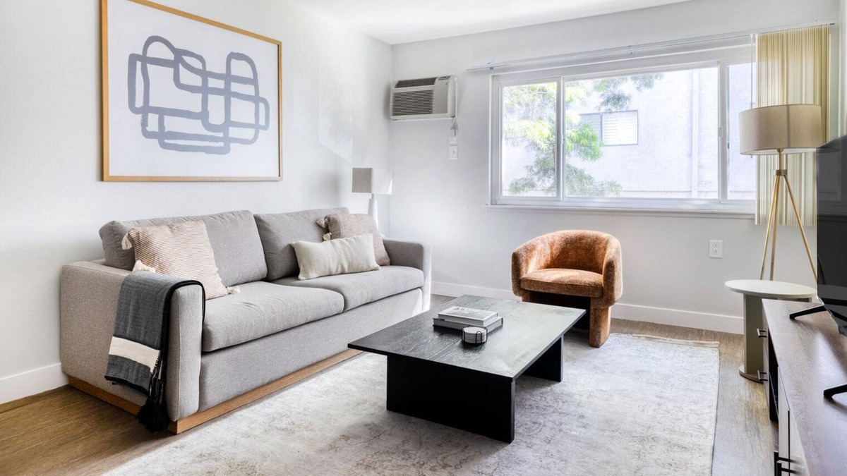 Tarzana Apartment | Beautiful Encino 1BR near WF & TJ, 5 mins to Galleria, by Blueground