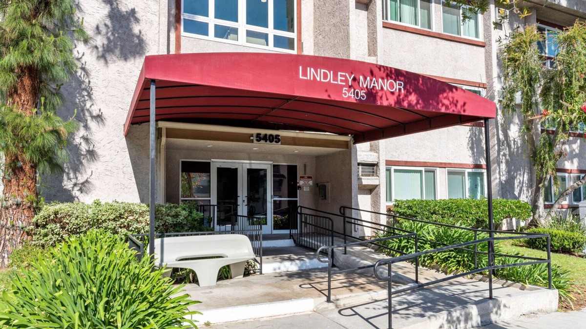 Tarzana Apartment | Beautiful Encino 1BR nr Ventura Blvd Shops & Restaurants, by Blueground