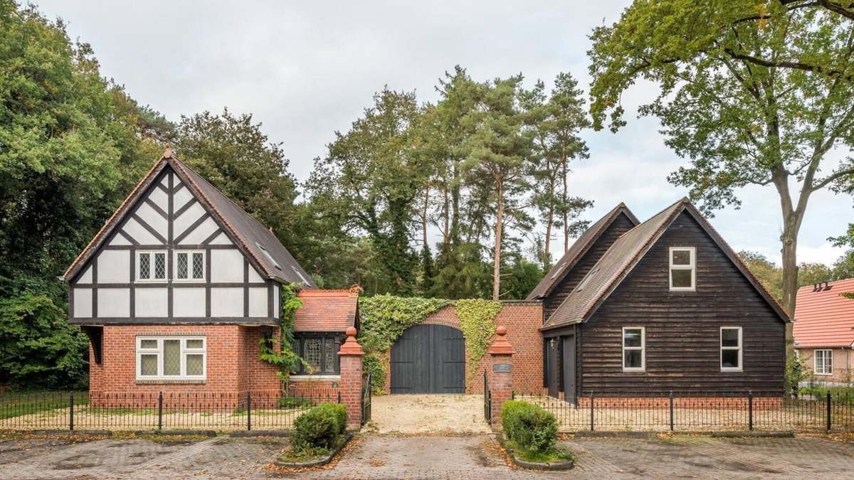 Bazuin House | Beautiful English Villa with jacuzzi