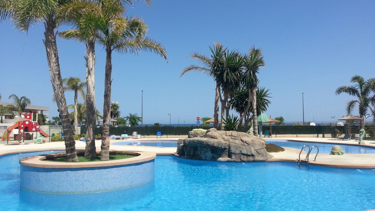 Torre de la Horadada Apartment | Beautiful new sunny, directly overlooking the sea, two minutes from the beach.