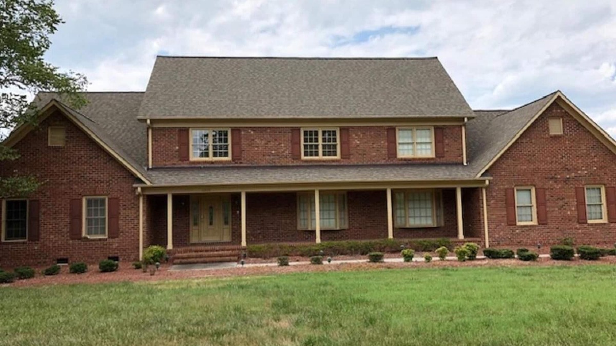 Whitsett House | Beautiful Executive Home Minutes away from Greensboro, Highpoint, Burlington