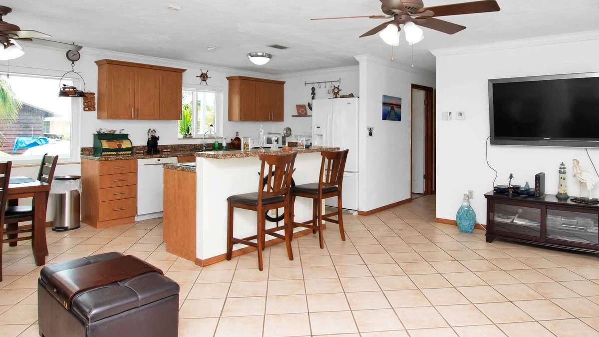 Eden Pines Bed & Breakfast | Beautiful Family Big Pine Retreat! Short drive to Key West!