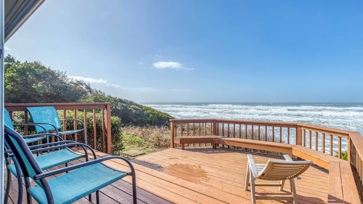 South Beach House | Beautiful, Family-Friendly South Beach Newport Oceanfront Home w/Bunk Room!