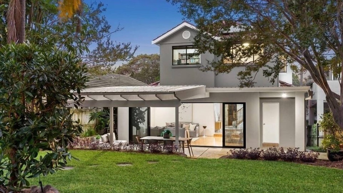 Seaforth House | Beautiful Family home near beaches, bushland and harbour.