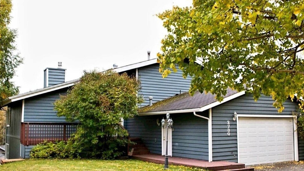 Sand Lake House | Beautiful Family Home w/gym and sauna- minutes from the airport