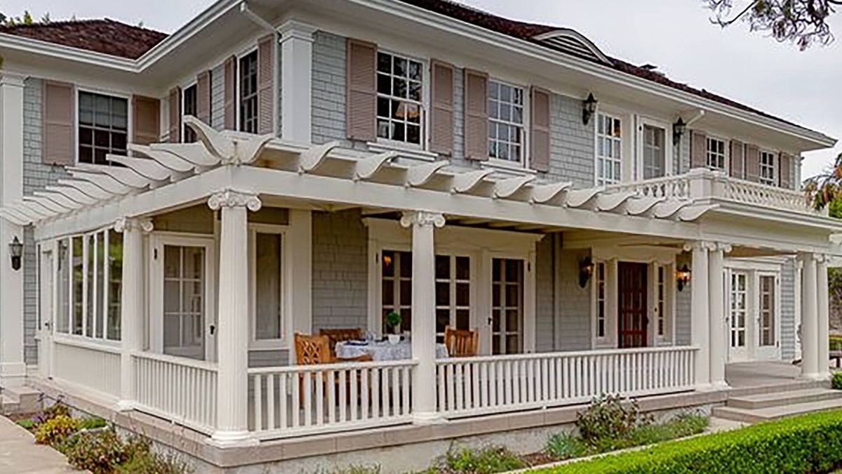North Central House | Beautiful Family Home near Rose Bowl, Dodger Stadium & Downtown Los Angeles.