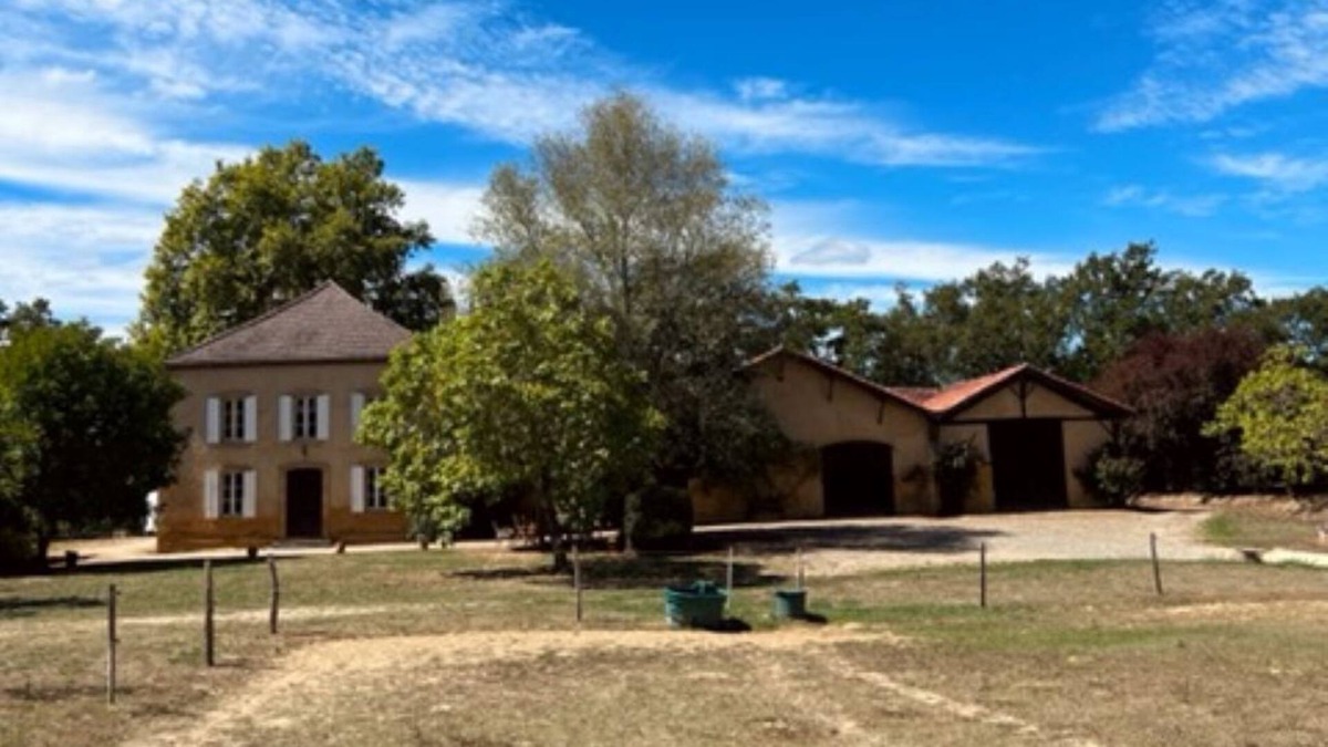Monguilhem House | Beautiful family property with swimming pool, horses, charm and authenticity.