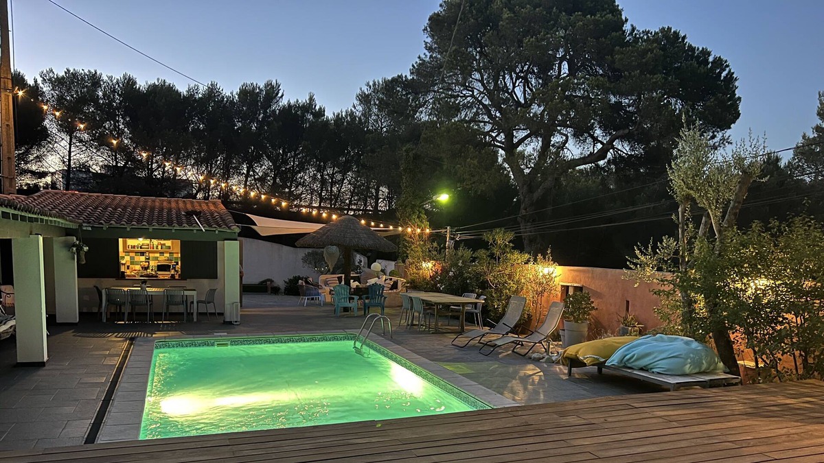 Martigues Villa | Beautiful family villa with large poolhouse in the ''provencal venice''.