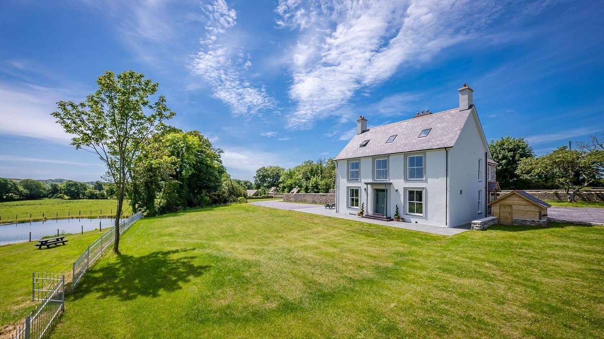 Rhyd-y-clafdy Cottage | Beautiful Farmhouse Accommodation in a Country Setting | Hendre-Feinws