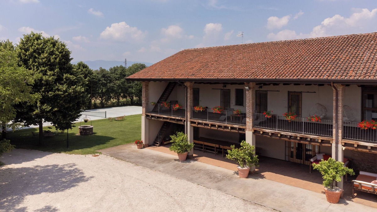 Calcinato House | Beautiful farmhouse convenient to Lake Garda, and surrounded by greenery