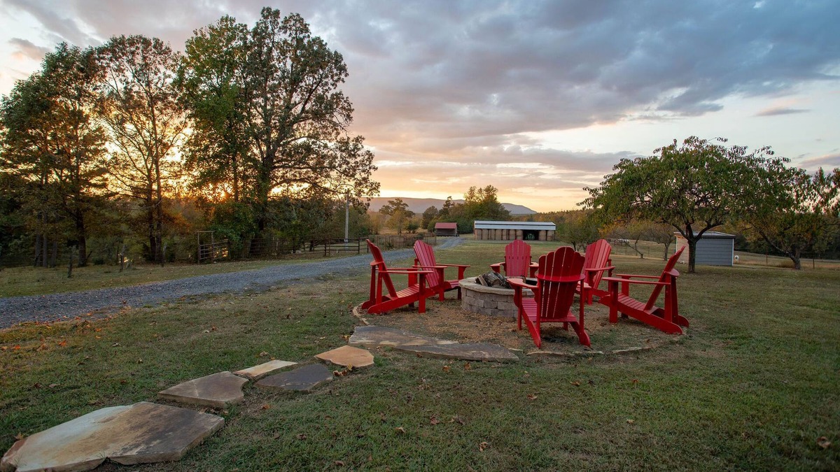 Smithville Cabin | Beautiful Farmhouse North of Broken Bow! 74 private acres-Stocked Pond!