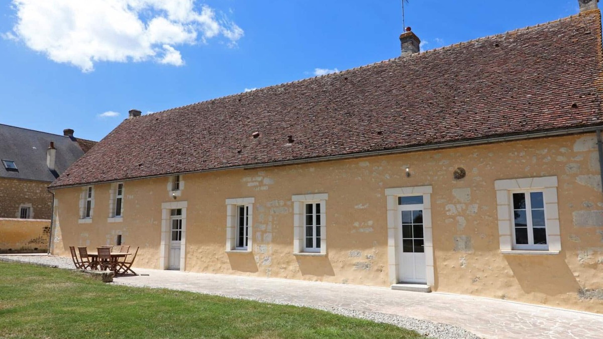 Pays de Mortagne-au-Perche Cottage | Beautiful farmhouse with spa in Perche for 10 people, trout stream