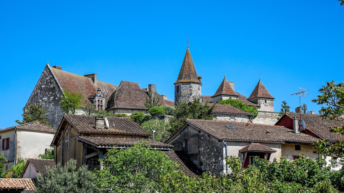 Lauzun Other | Beautiful farmhouse with a private pool, walking distance to village of Lauzun.