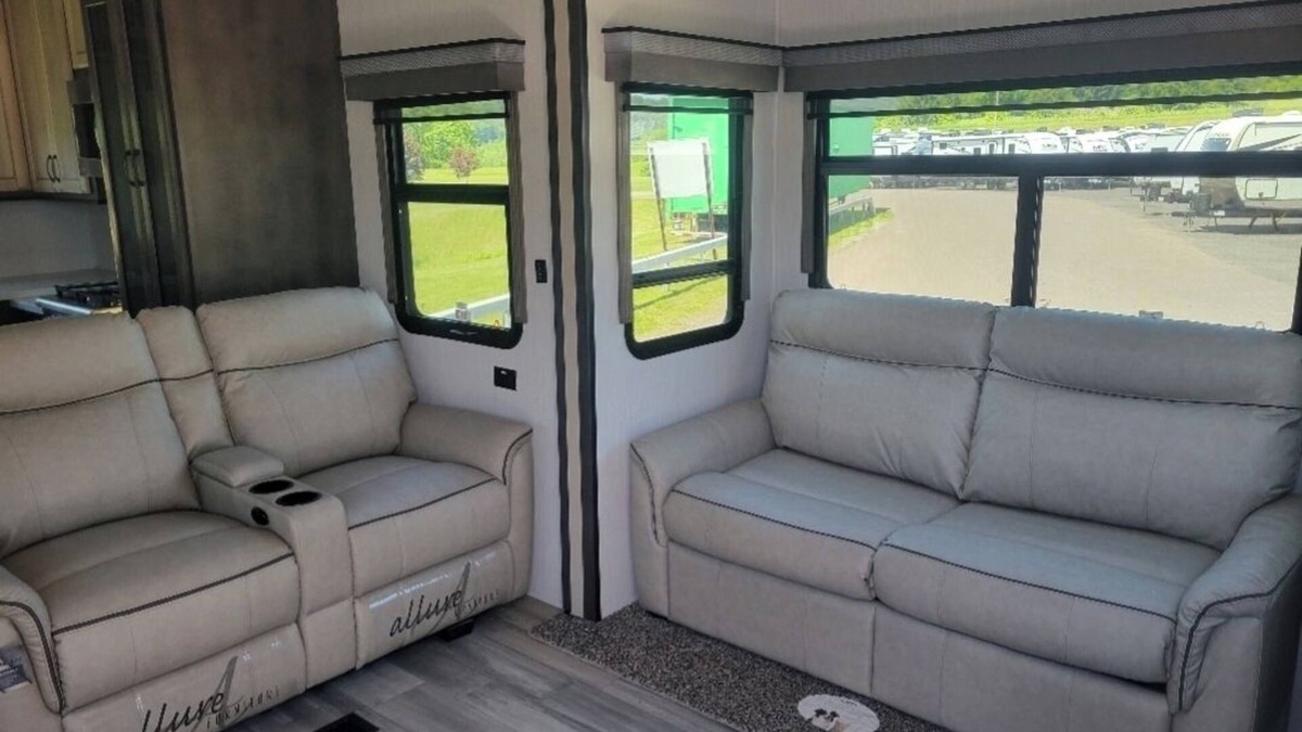 Isleton House | Beautiful fifth wheel by the river
