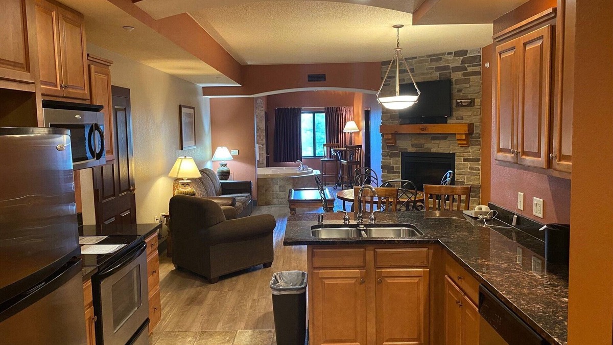 Wisconsin Dells Resort | Beautiful First Floor 3 Bedroom Condo Suite At Chula Vista Resort w/ Water Park