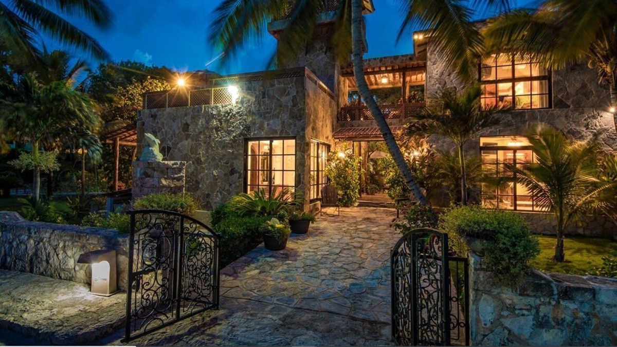Playacar Beach Villa | Beautiful Four Bedroom Beach Front Property