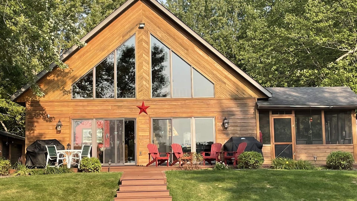 Siren Cabin | Beautiful four season chalet in northern Wisconsin Lakeshore