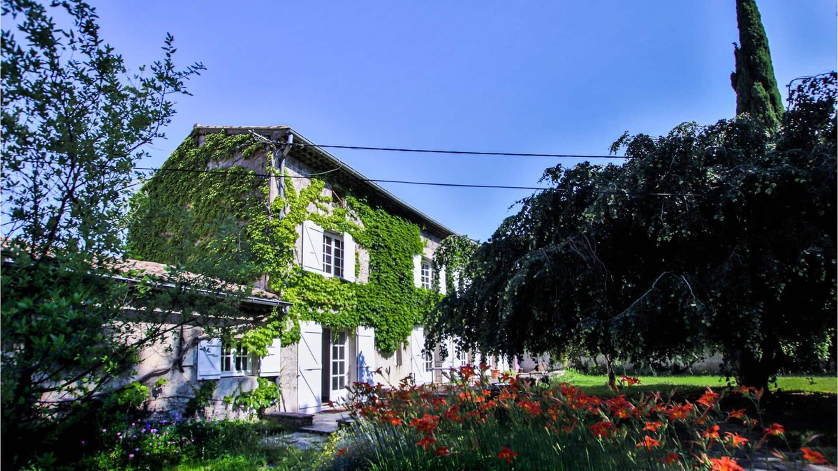 Chateauneuf-du-Rhone House | Beautiful and large cottage with charm and character.