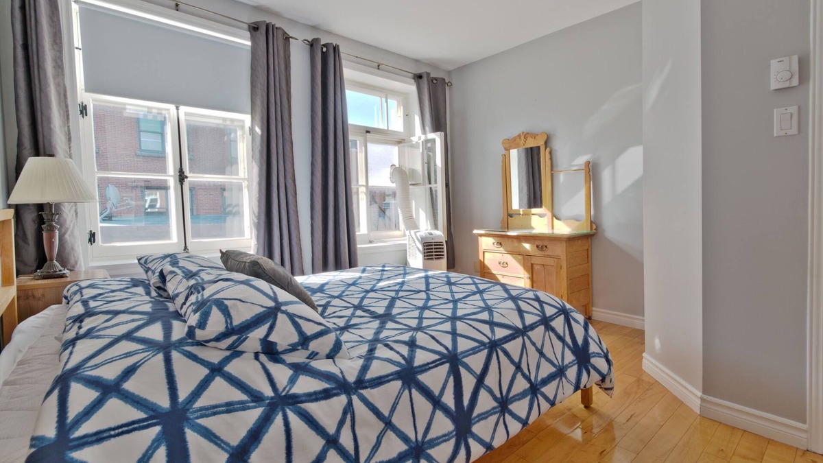 Vieux-Quebec-Cap-Blanc-colline Parlementaire Condo | Beautiful Fully Furnished Condo - Inside Old Quebec