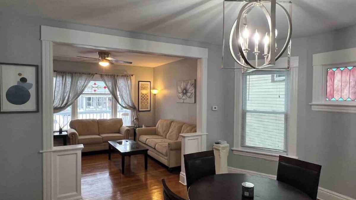 Buffalo House | Beautiful furnished 2 bdr great location Elmwood