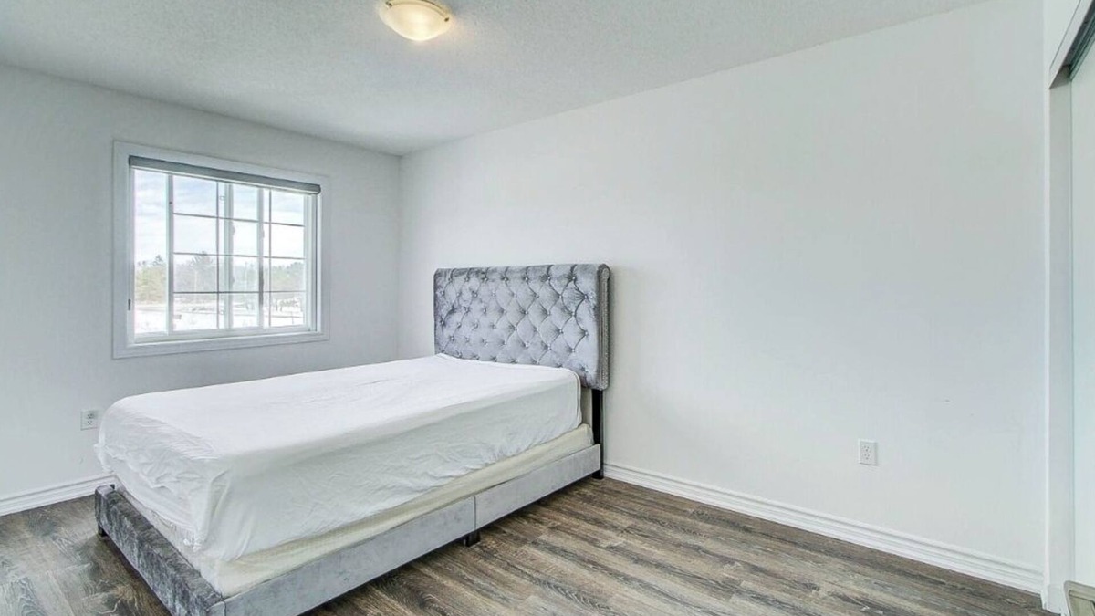 Burlington House | Beautiful furnished 3 bedroom townhouse in Barrie