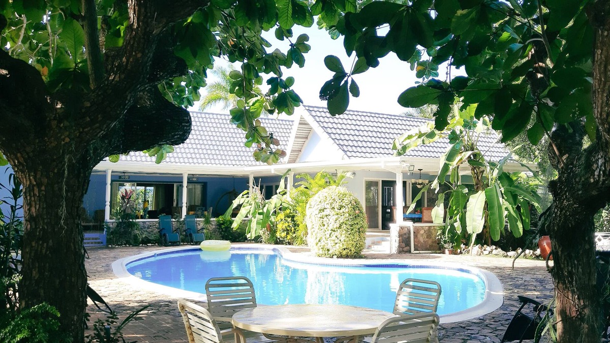 Runaway Bay Villa | Beautiful garden villa. Family friendly. Just a short walk to a private beach.