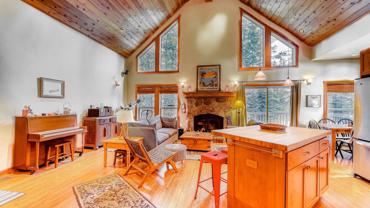 Serene Lakes House | Beautiful getaway with two fireplaces, covered deck, washer/dryer