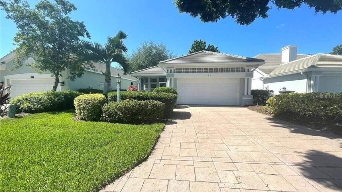 Venice House | Beautiful golf course house in gated Venice golf country club