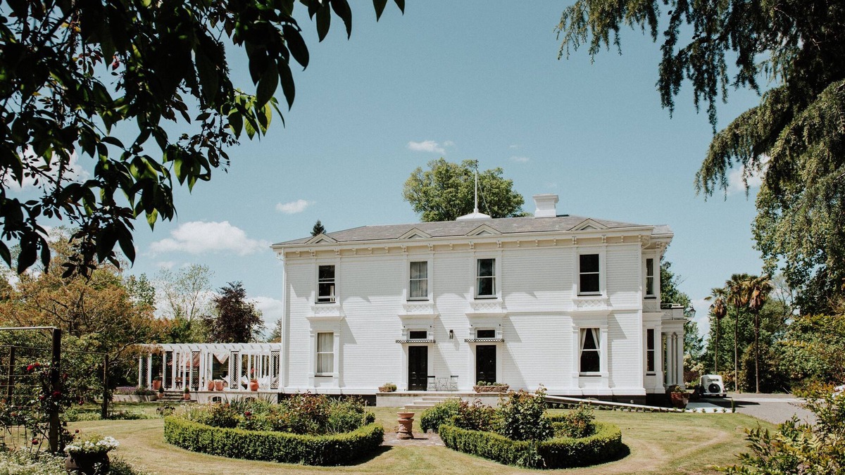 Waipukurau House | Beautiful Grade A Heritage 6 bedroom property by MajorDomo