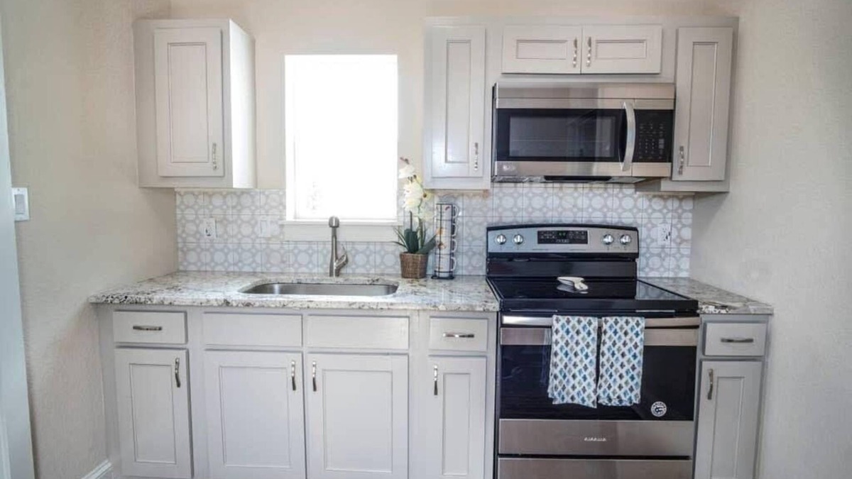 Near East Side House | Beautiful Guest House on New Built Home Near Downtown