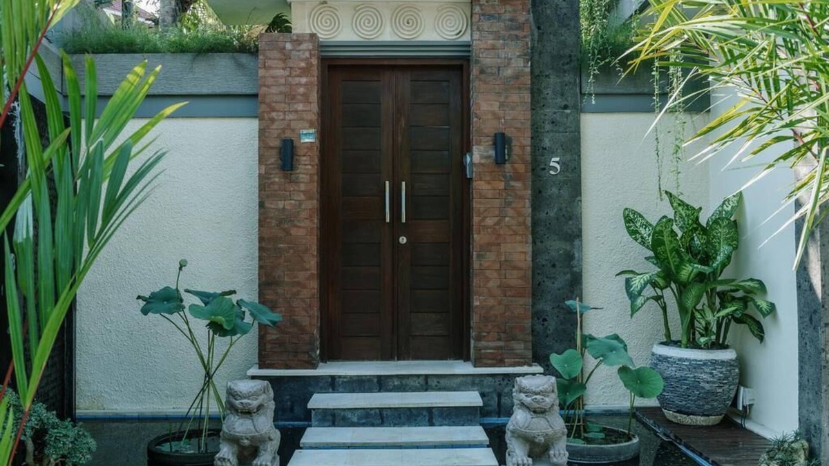 Buwit Villa | Beautiful Guestroom in Canggu with Balcony