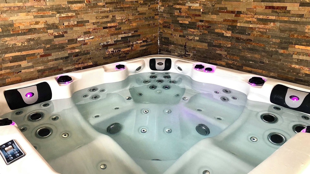 Courseulles-sur-Mer House | Beautiful house near the beach with private indoor Jacuzzi in Courseulles Sur Mer