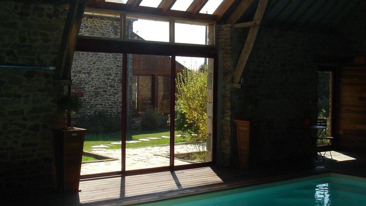 La Vicomte-sur-Rance Cottage | Beautiful house for 12 people, roofed pool, Saint-Malo area