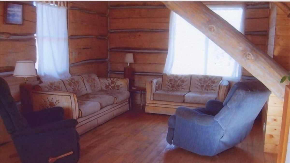 Silver Star Cabin | Beautiful Hand Built Log Cabin with Private Fishing