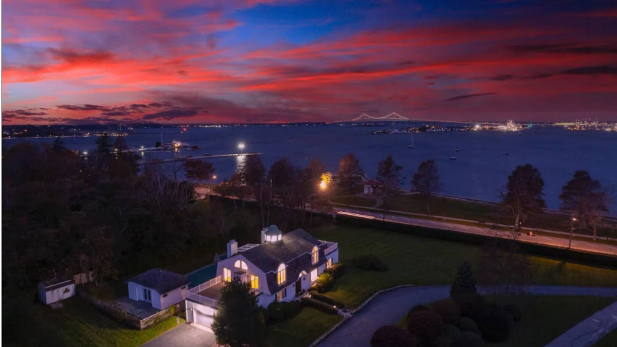 Fifth Ward House | Beautiful Harbor View 4-Bedroom Home/Inground Pool
