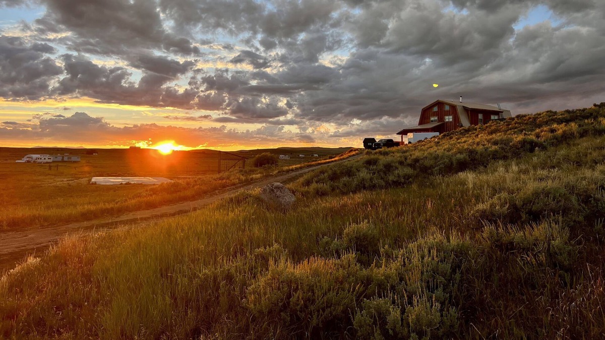 Daniel Cabin | Beautiful High End home w/hot tub, sauna, gym and game room.