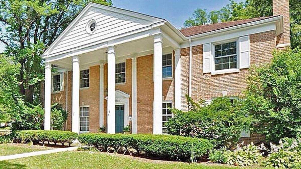 Evanston House | Beautiful Historic Colonial