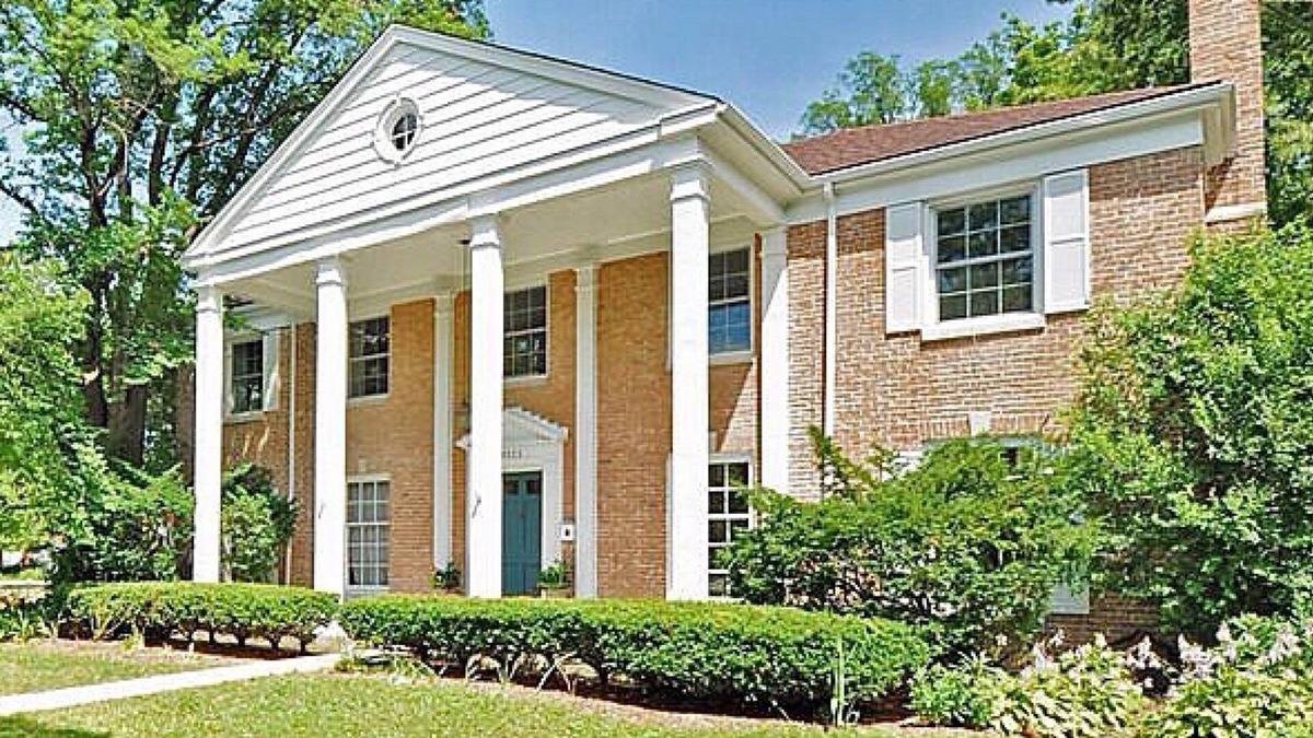 Evanston House | Beautiful Historic Colonial 5 bedroom