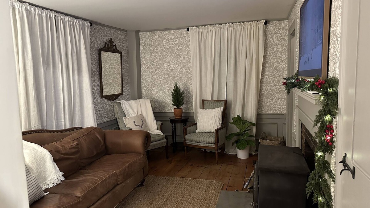 Uxbridge House | Beautiful Historic Colonial c.1780