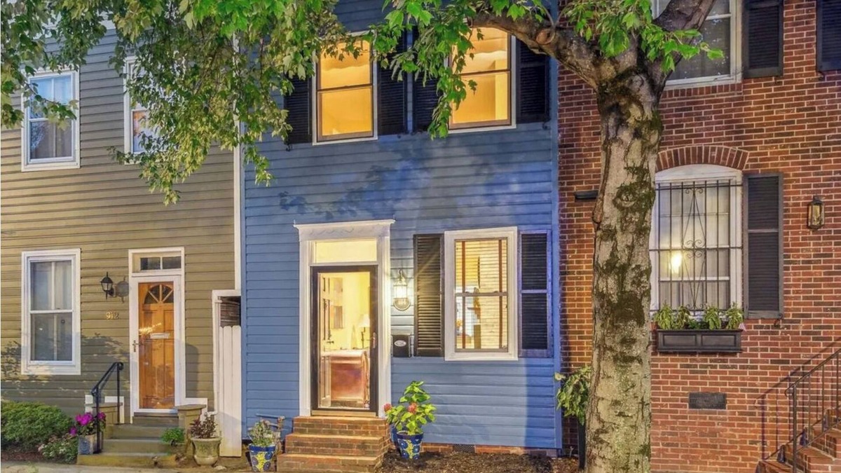 Old Town West House | Beautiful Historic Home~ 2 bds, 2.5 ba., fireplace, perfect vacation location!