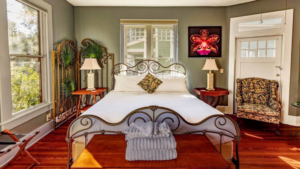 Gainesville Apartment | Beautiful Historic 1 BR Apartment - Walk Downtown