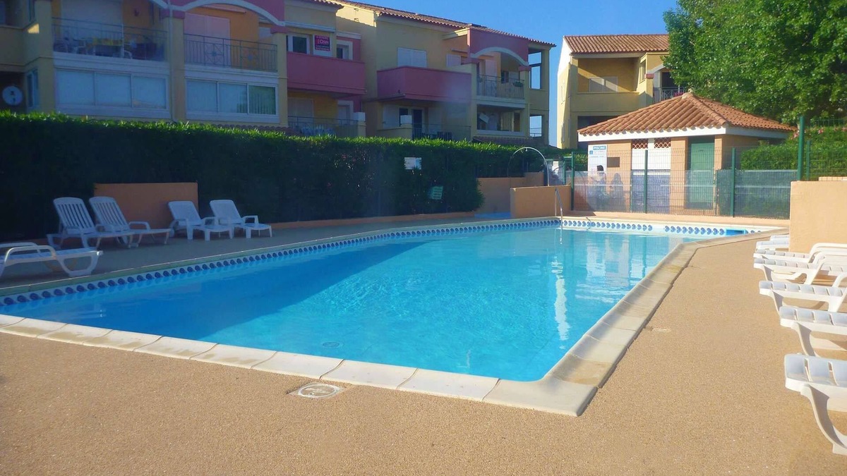 Marseillan House | Beautiful holiday home in a residence with swimming pool, tennis court