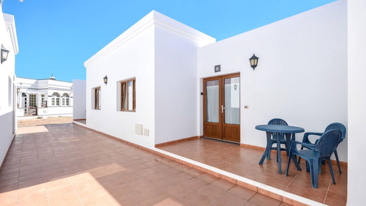 Caleta de Sebo Apartment | Beautiful Holiday Apartment "Flor Dos" with Sea or Mountain View, Wi-Fi & Terrace